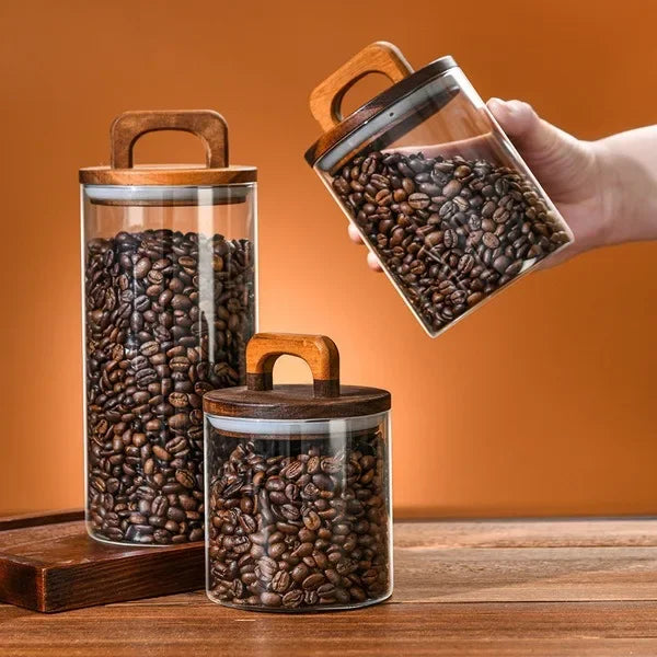 برطمان زجاجي بغطاء خشبي محكم