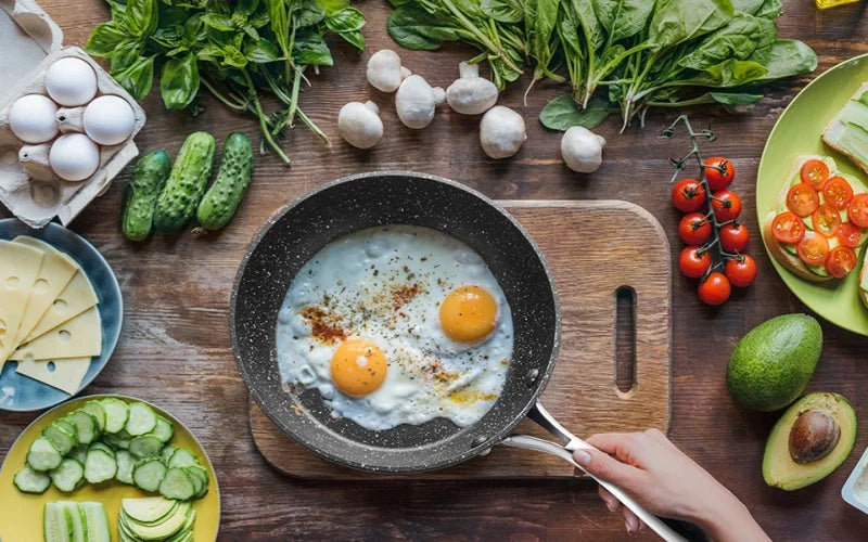 مقلاة غير لاصقة بغطاء ومقبض معدني 🍳
