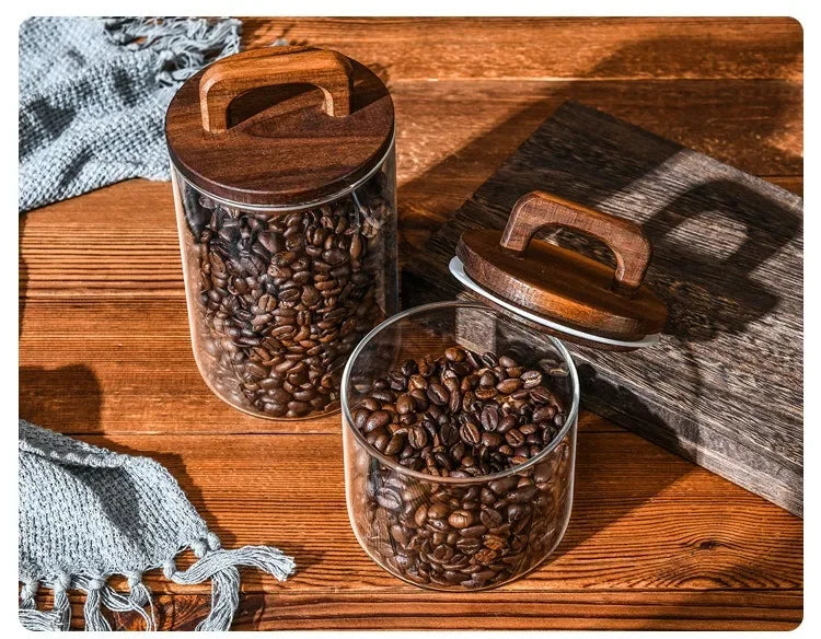 برطمان زجاجي بغطاء خشبي محكم