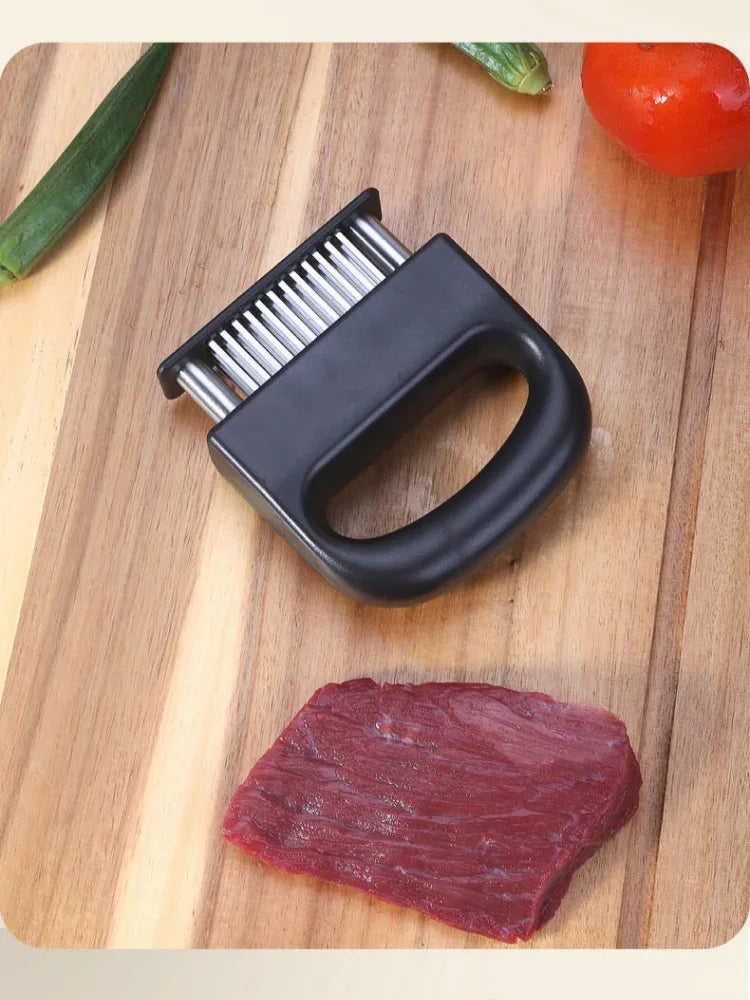 أداة تطرية اللحم بشفرات حادة 🥩