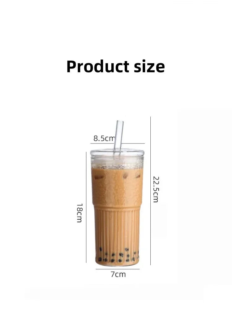 كوب زجاجي بغطاء ومصاص