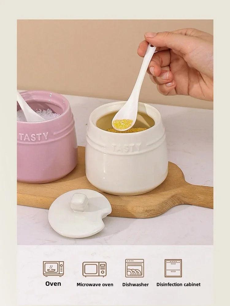 علبة توابل سيراميك مع ملعقة وغطاء 🍯