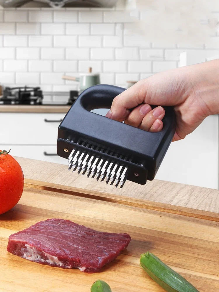 أداة تطرية اللحم بشفرات حادة 🥩