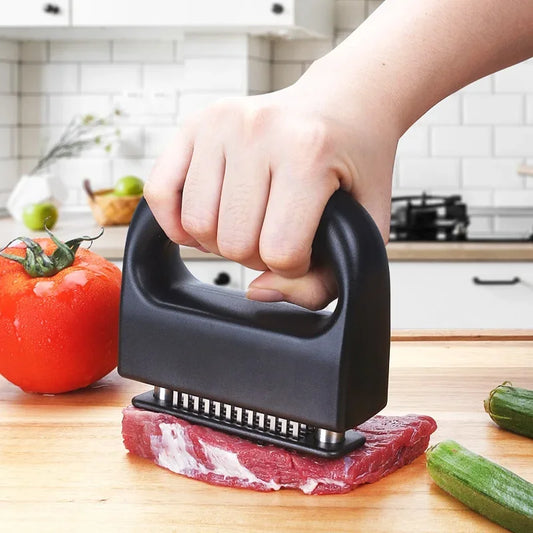 أداة تطرية اللحم بشفرات حادة 🥩
