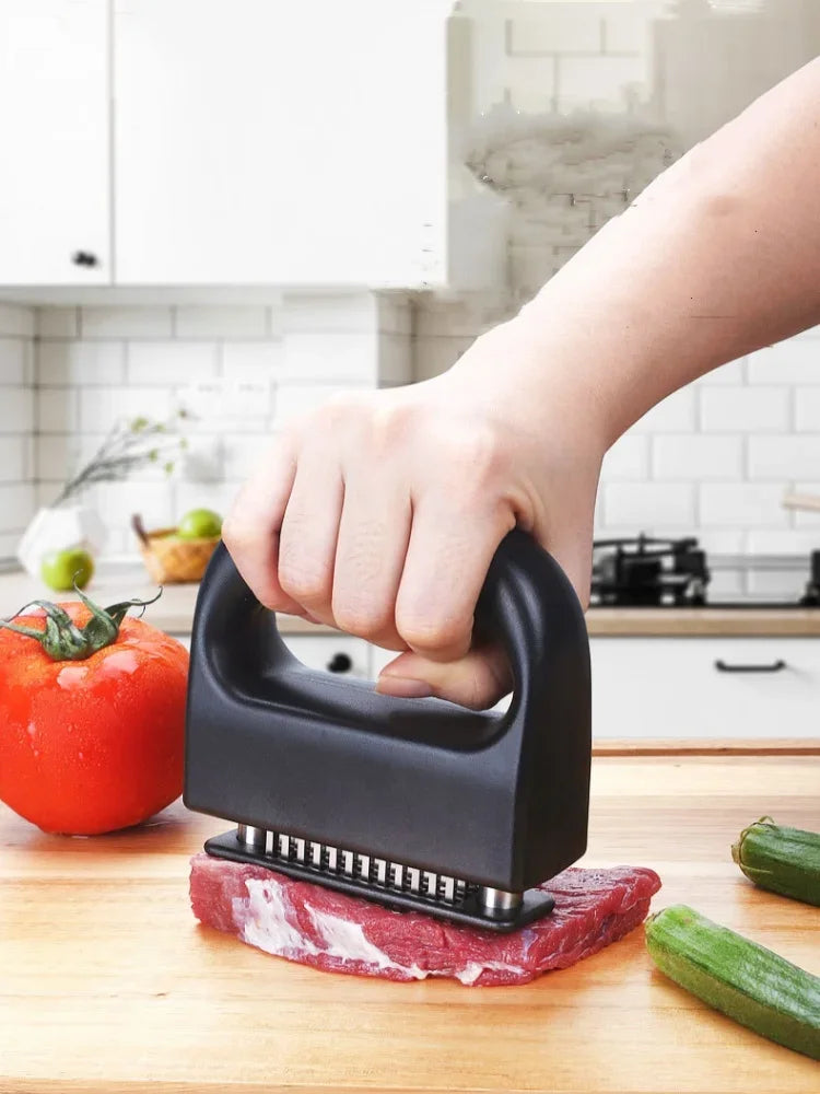 أداة تطرية اللحم بشفرات حادة 🥩